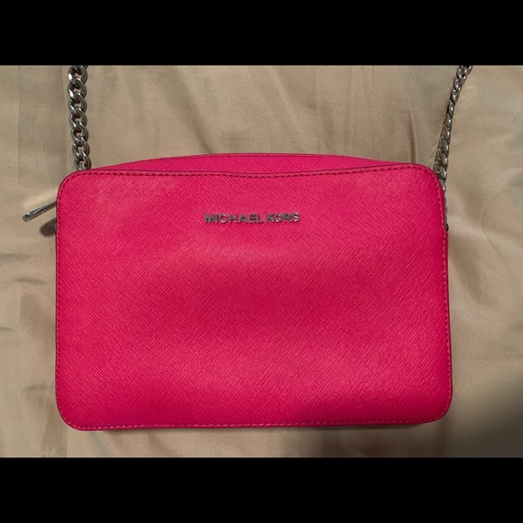 ☀️LOWEST☀️Like🆕Michael Kors “Raspberry” Crossbody - Picture 1 of 4